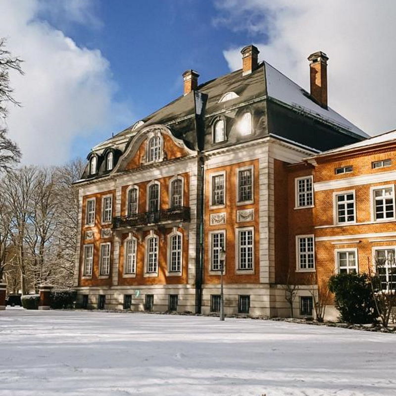 Schloss Karow im Winter bei Sonnenschein